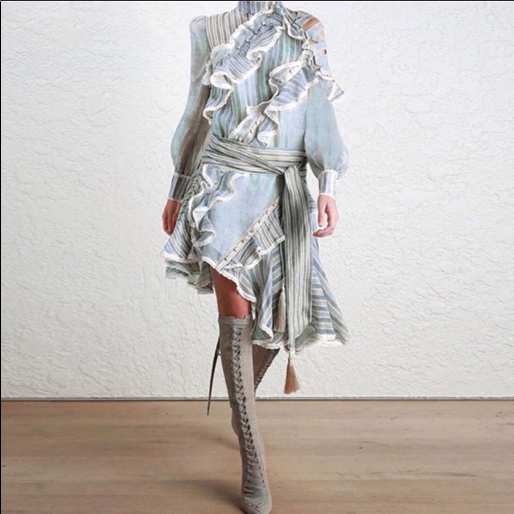 Asymmetrical runway dress 👗!!!!!